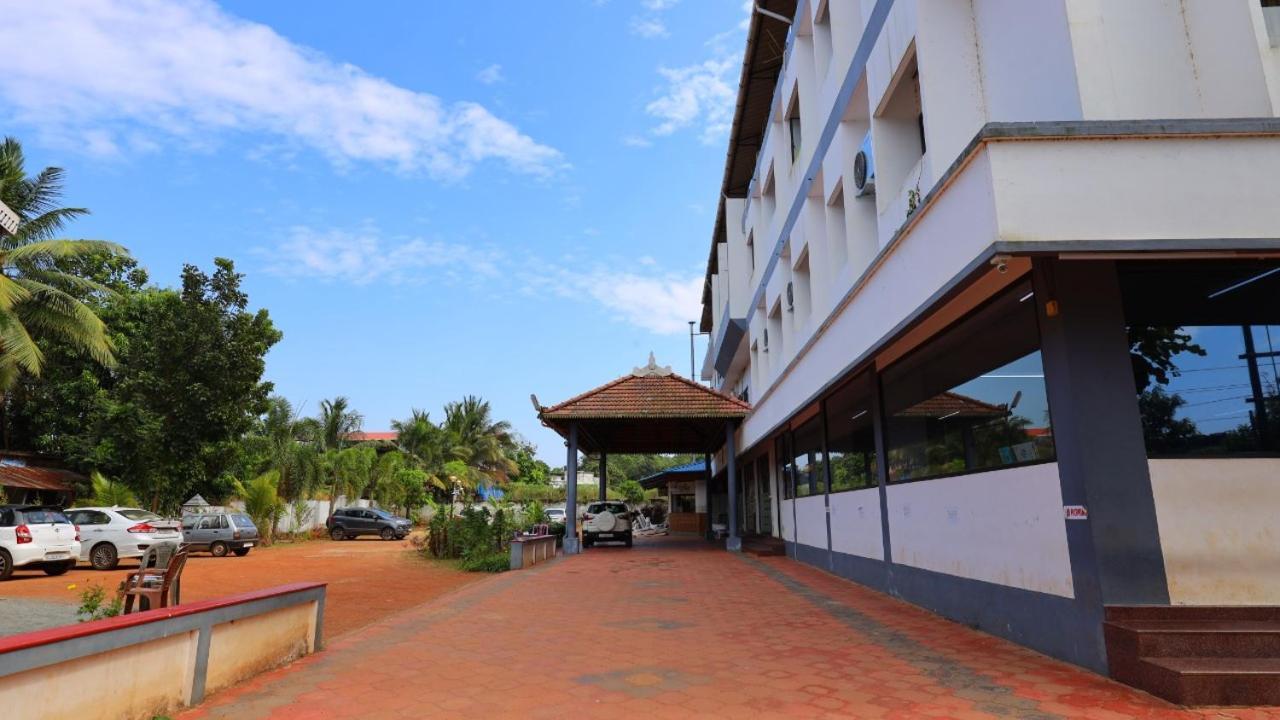 Hotel Kukuresidency à Wadakkanchery Extérieur photo